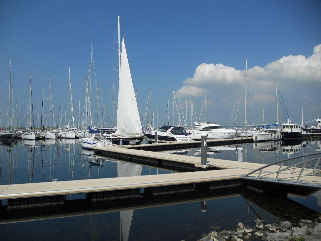 Wunderschoenes-Freistehendes-Ferienhaus-An-Der-See-Sauna-Strand-Yachthafen-Wlan Bruinisse Bagian luar foto
