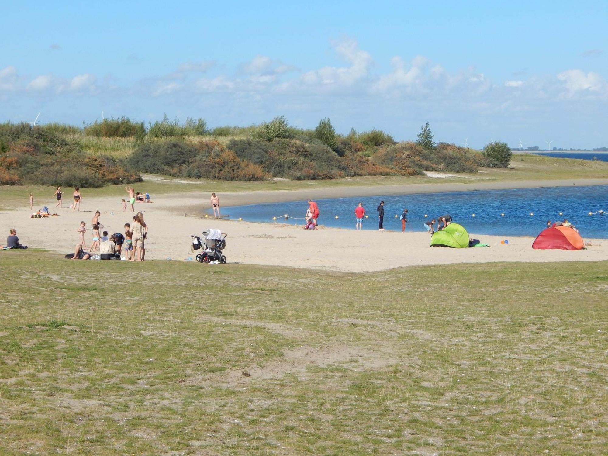 Wunderschoenes-Freistehendes-Ferienhaus-An-Der-See-Sauna-Strand-Yachthafen-Wlan Bruinisse Bagian luar foto