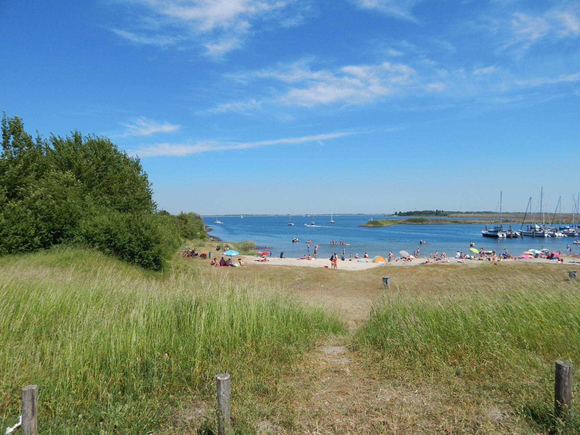 Wunderschoenes-Freistehendes-Ferienhaus-An-Der-See-Sauna-Strand-Yachthafen-Wlan Bruinisse Bagian luar foto