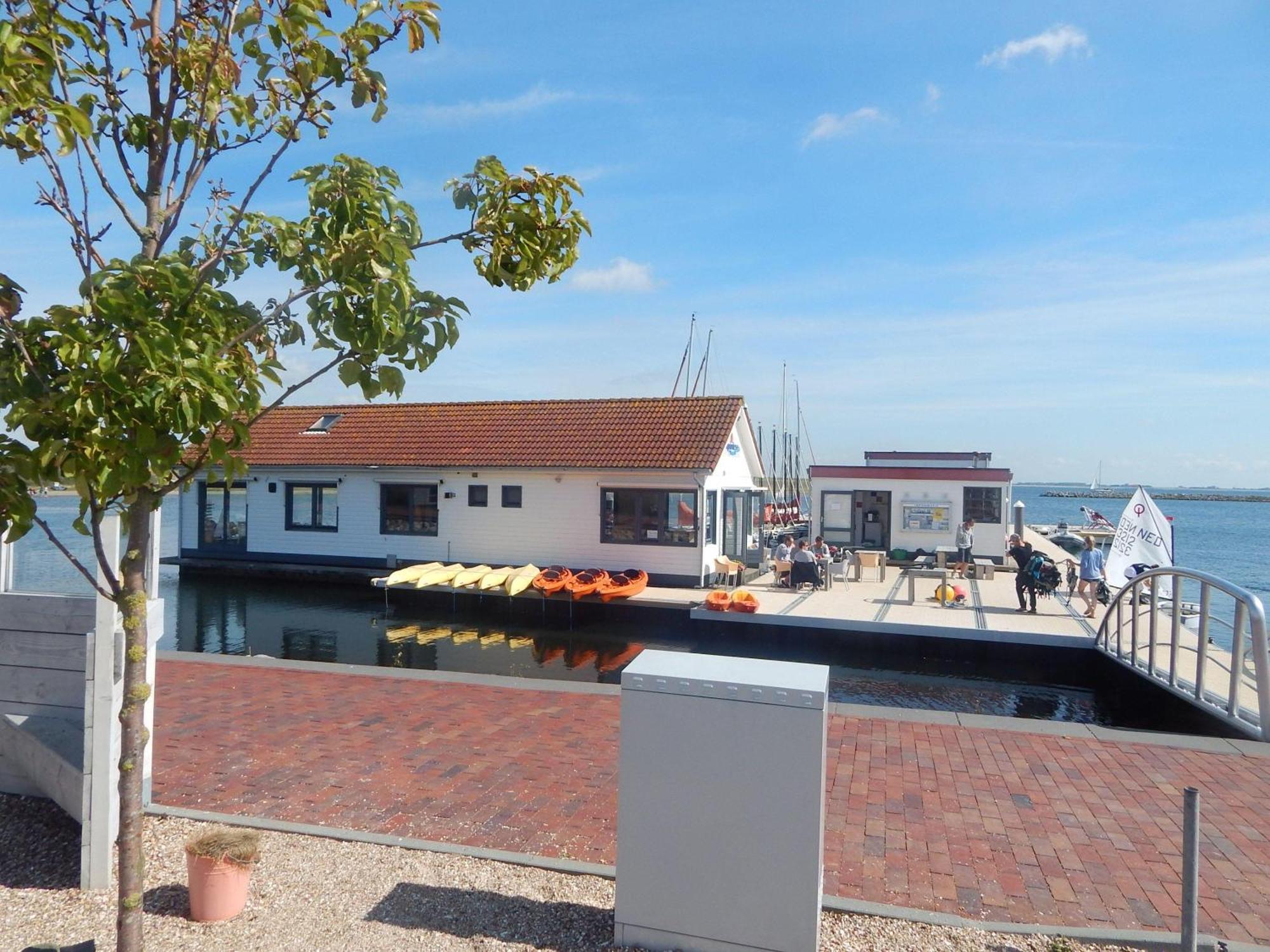 Wunderschoenes-Freistehendes-Ferienhaus-An-Der-See-Sauna-Strand-Yachthafen-Wlan Bruinisse Bagian luar foto